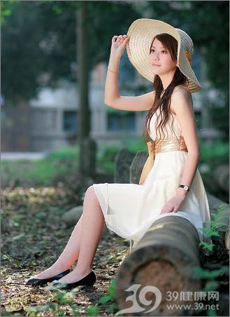 夏日美眉加快实施美腿计划