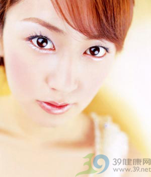 女人当心眼睛泄露你的健康
