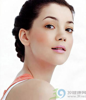 女性电脑族谨防乳房下垂