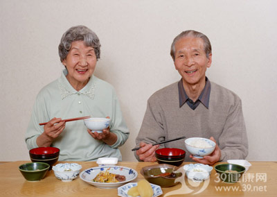 老人吃饭顺序不正确影响大