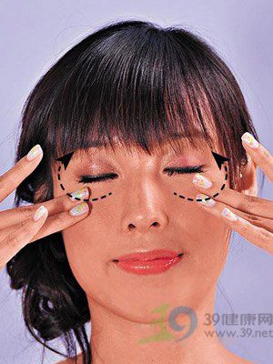 根除细纹黑眼圈的眼部瑜伽