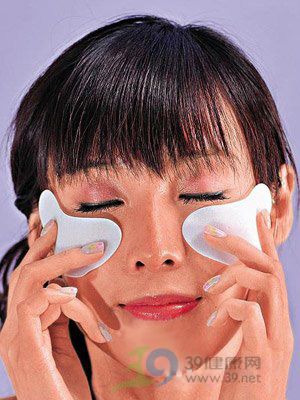 根除细纹黑眼圈的眼部瑜伽
