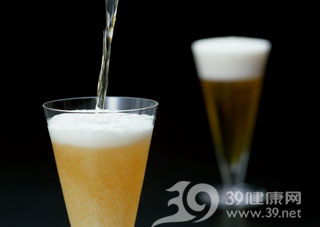 嗜酒如命 招来酒精肝!