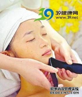 中西合璧 刮痧美容