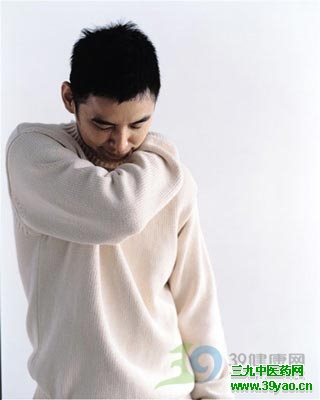 办公男人缺运动酿脂肪危机